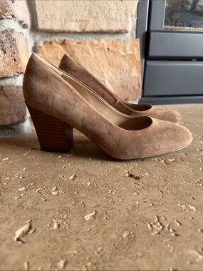 Isola Suede Stacked Block Heel Pumps in Taupe sz 7